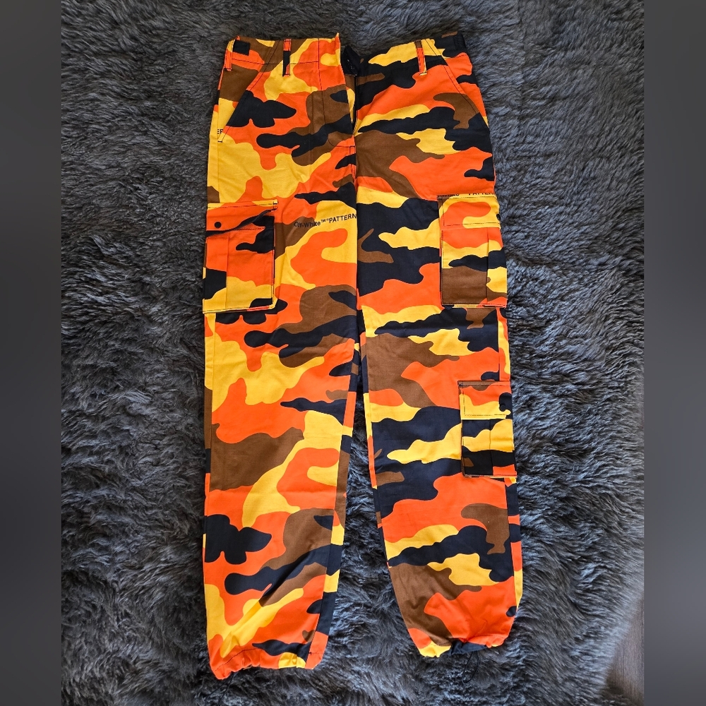 OFF-WHITE Camouflage Cargo Pants.